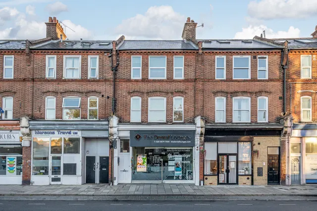 London, SW18, photo 1