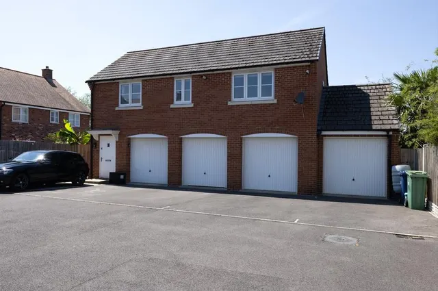Barnaby Road, Bishops Cleeve, GL52, photo 1