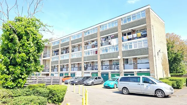 Maybury, Woking, photo 1