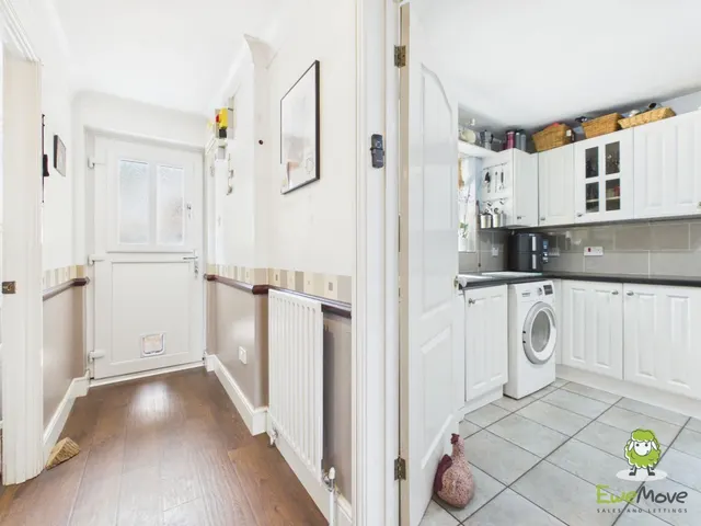 Clere Gardens, Chineham, RG24, photo 2