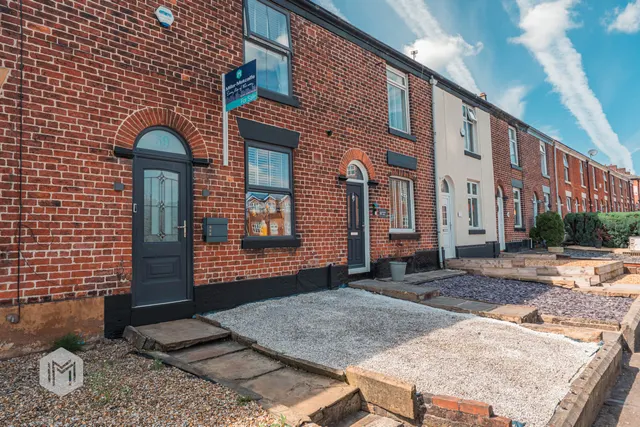 Tottington Road, Bury, BL8 1LJ, photo 1