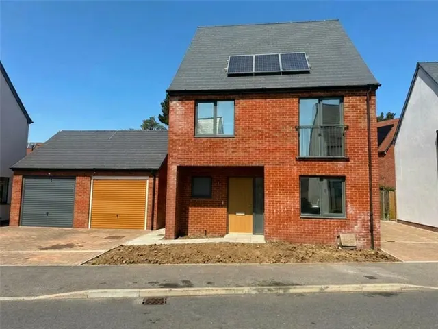 Victory Way, St. Leonards, Ringwood, Dorset, BH24 2FA, photo 1