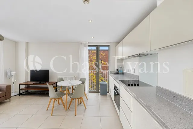 Robertson Road, Canning Town, E16, photo 2
