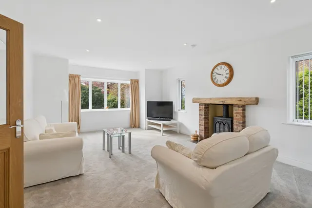 Photo 3 — Beechwood Drive, Marlow SL7 2DH