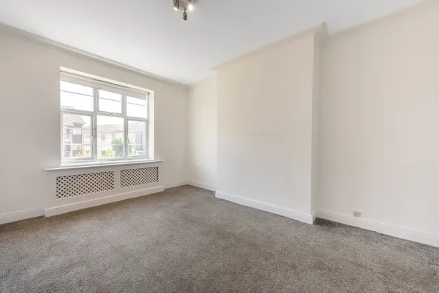 London, NW11, photo 1