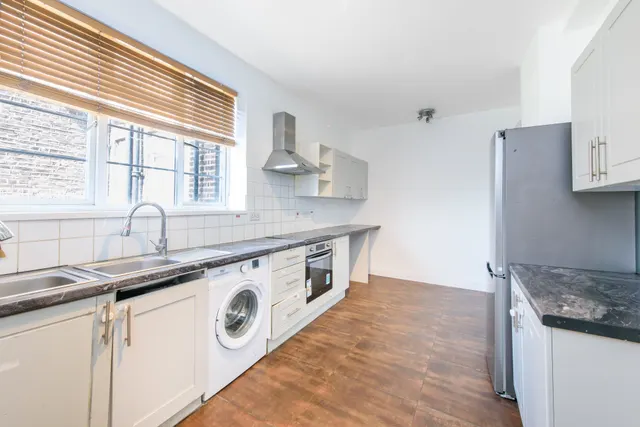 London, NW11, photo 3