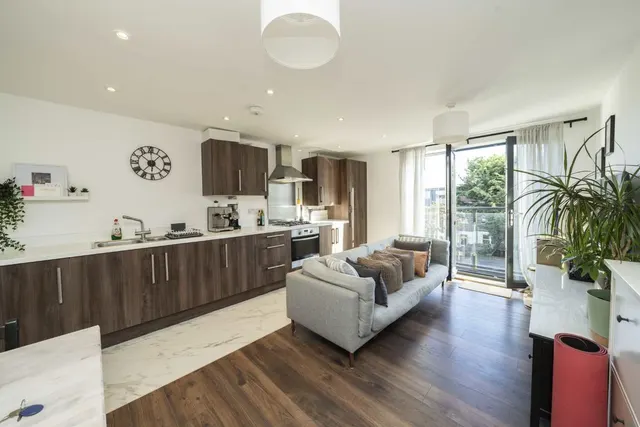 Broadwater Road, SW17, photo 1