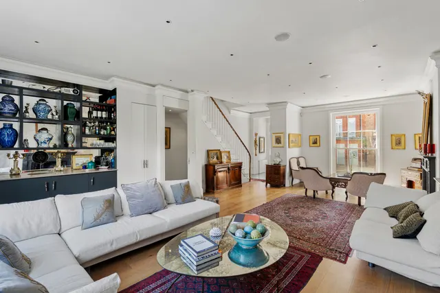 Photo 2 — Kensington, Phillimore Terrace, Allen Street, London