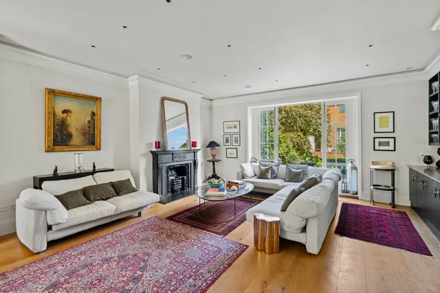 Photo 3 — Kensington, Phillimore Terrace, Allen Street, London