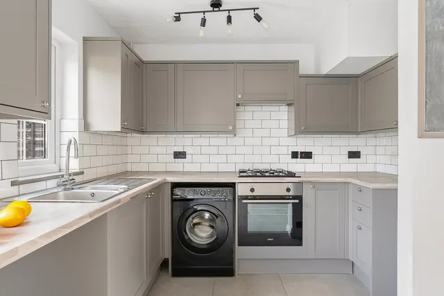 Gaston Way, Shepperton, TW17, photo 1