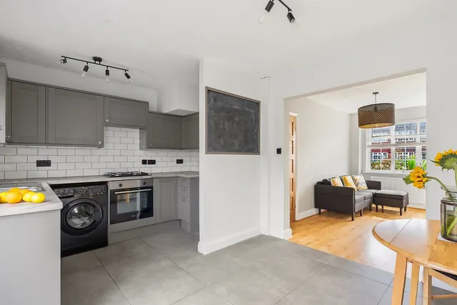 Shepperton, TW17, photo 1