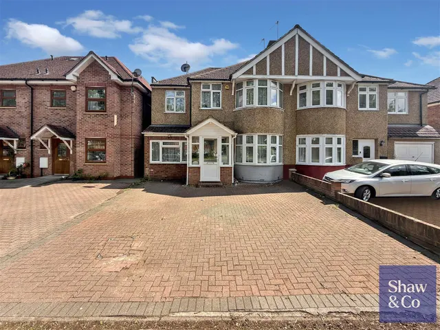 Hanworth Road, Whitton, photo 1
