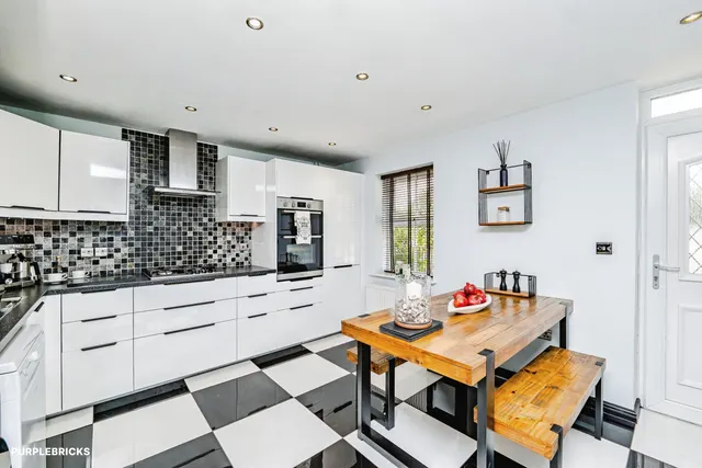 Longacres, Bridgend, CF31, photo 2