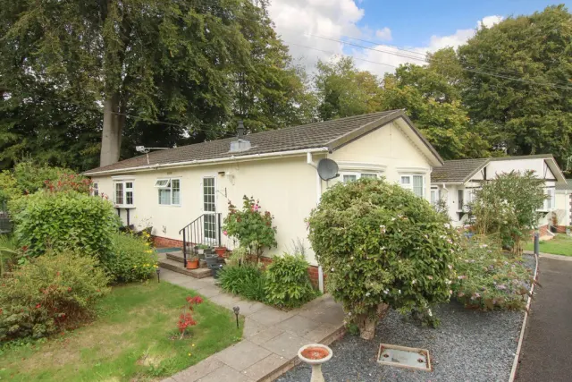 Chesham Road, Wigginton, Tring, Hertfordshire, HP23 6JF, photo 1