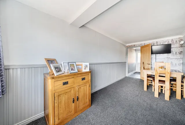 Photo 3 — Howard Close, Tewkesbury, GL20 8QT