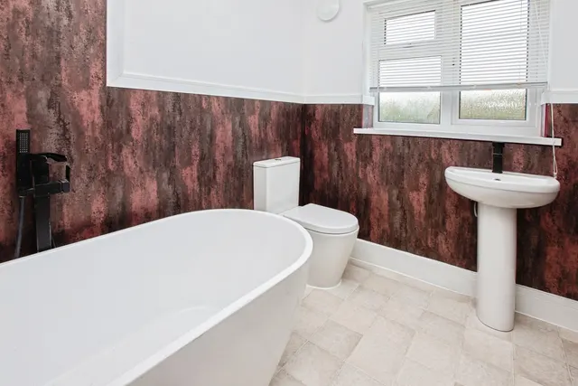 Alexandra Street, Kirkby-in-Ashfield, NG17, photo 3