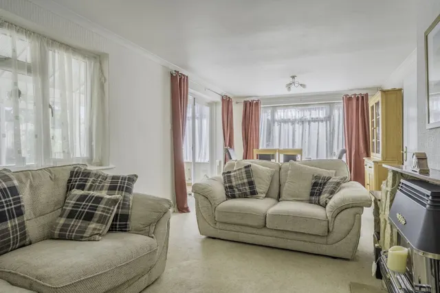 Meadow Way, South Cerney, GL7, photo 2