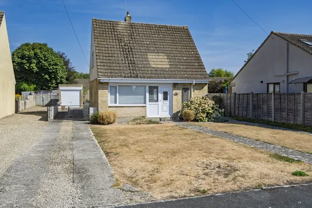 Meadow Way, South Cerney, GL7, photo 1