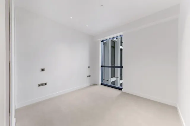 Nine Elms Lane, London, SW8, photo 2