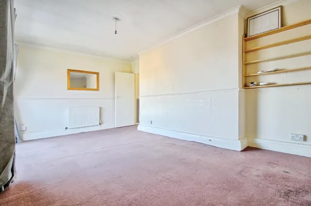 Hendon Gardens, Romford, RM5, photo 1