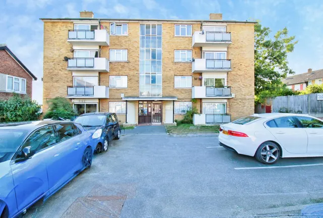 Hendon Gardens, Romford, RM5, photo 2