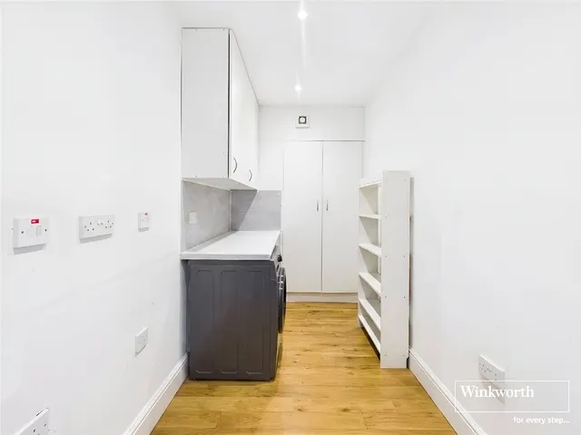 Hollyview Close, Hendon, London, NW4, photo 1