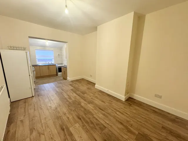 Photo 2 — Meadowhead, Sheffield, S8