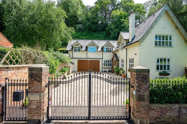 Mottram Road, Alderley Edge, SK9, photo 1