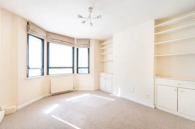95a Fortune Gate Road, London, photo 1