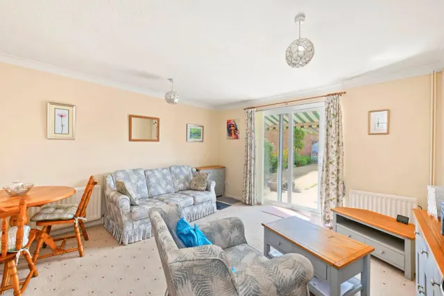 Photo 3 — Oak View, Bovingdon, Hemel Hempstead, Hertfordshire, HP3 0GF