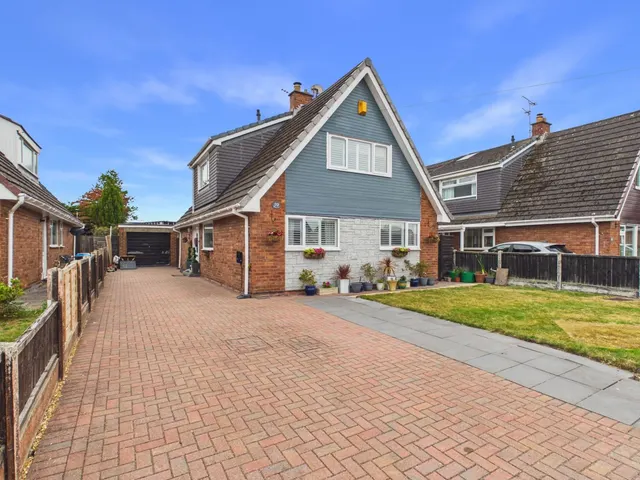 4 bedroom house, St James Avenue, Upton, CH2