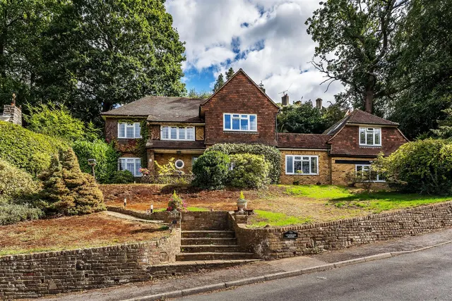 Elmhurst Drive, Dorking, RH4, photo 1