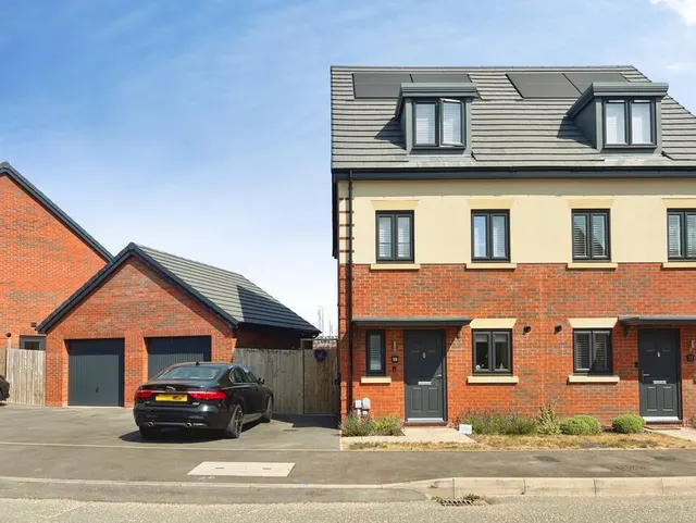 Jackdaw Place, Nuneaton, CV11, photo 1