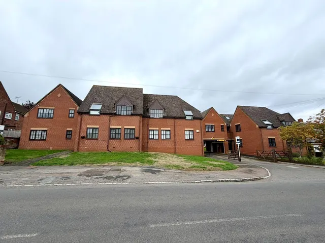 Newman Court, MK17, photo 1