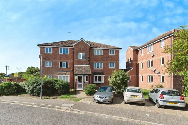 Lesney Gardens, Rochford, Essex, SS4, photo 1