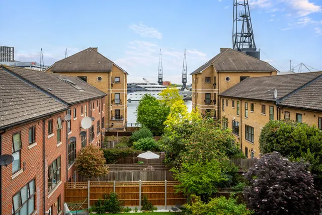 Wesley Avenue, Royal Docks, E16, photo 2