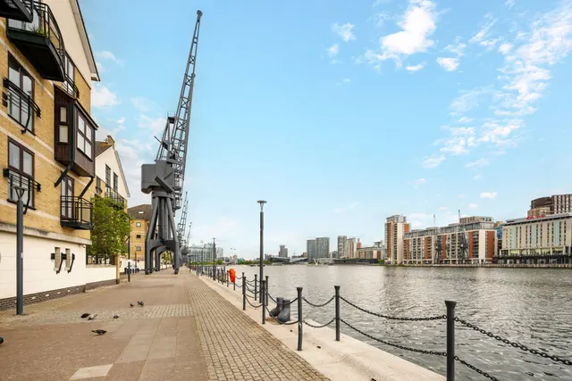 Wesley Avenue, Royal Docks, E16, photo 3