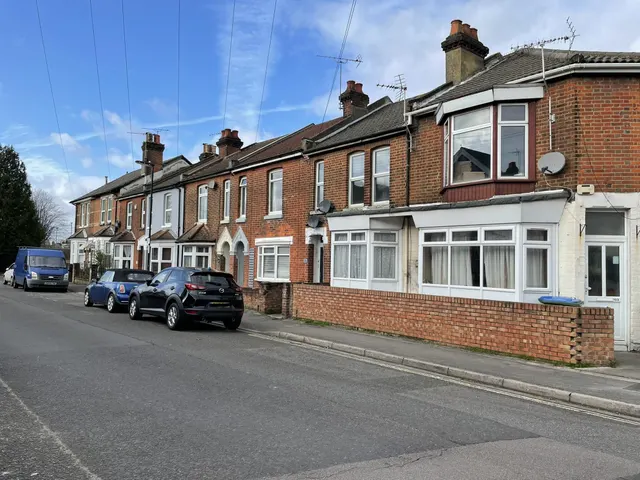 Macnaghten Road, photo 1