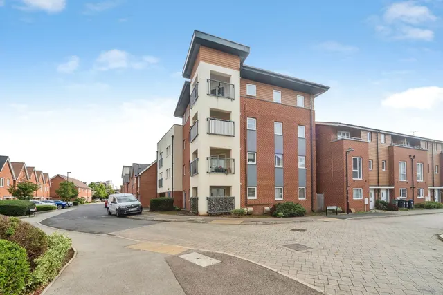 Bowling Green Close, Milton Keynes, MK2, photo 1