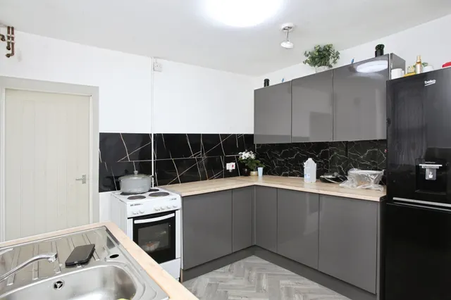 Brook Street, Pontypridd, CF37, photo 2
