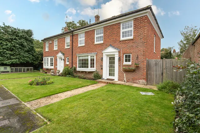 Kiln Gardens, Hartley Wintney, Hook, RG27 8RG, photo 1