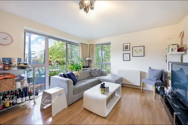 Bow Road, London, E3, photo 1