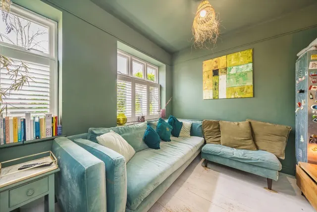 Percy Road, TW12, photo 2
