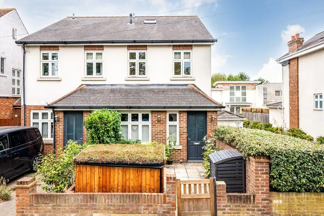 Percy Road, TW12, photo 1