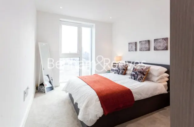 Vaughan Way, Wapping, E1W, photo 3