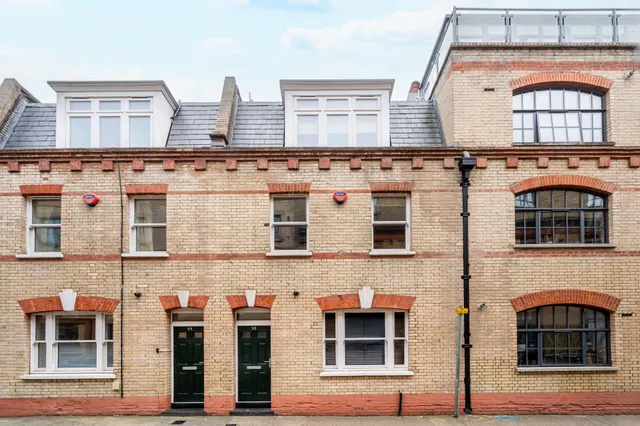 13 Rampart Street, London, photo 1