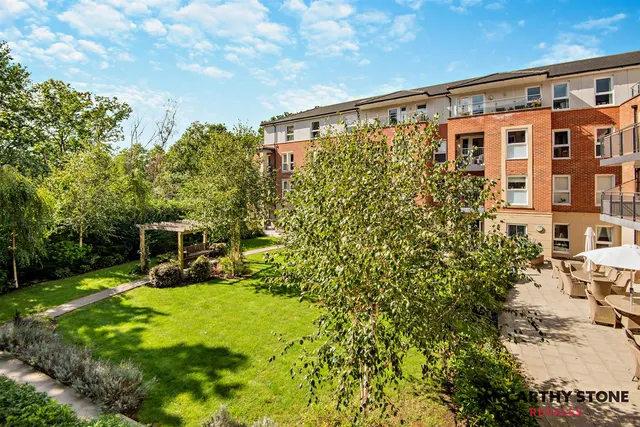 Station Parade, Virginia Water, GU25, photo 3