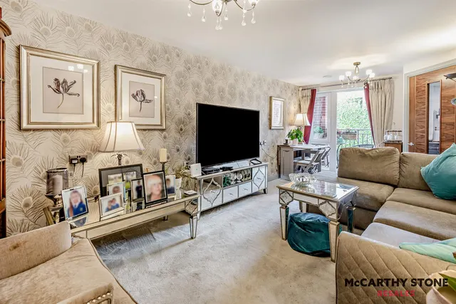 Station Parade, Virginia Water, GU25, photo 1