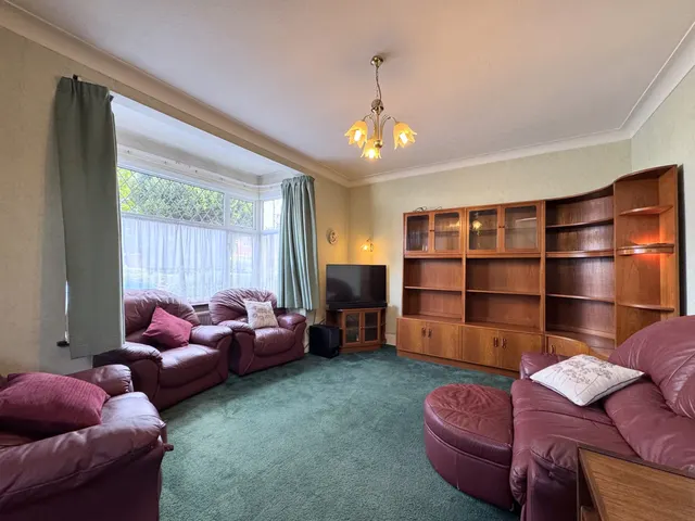 Whitchurch Lane, Edgware, HA8, photo 2