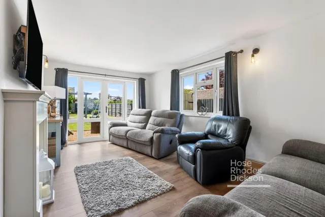 Albert Road, Cowes, PO31, photo 2